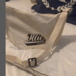 Riñonera streetwear unisex Ollie Store cruzada al pecho