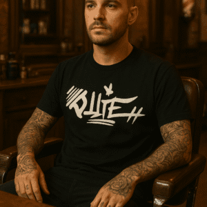 Camiseta OLLIE STORE Graffiti | Logo Blanco | Streetwear artesanal Barcelona